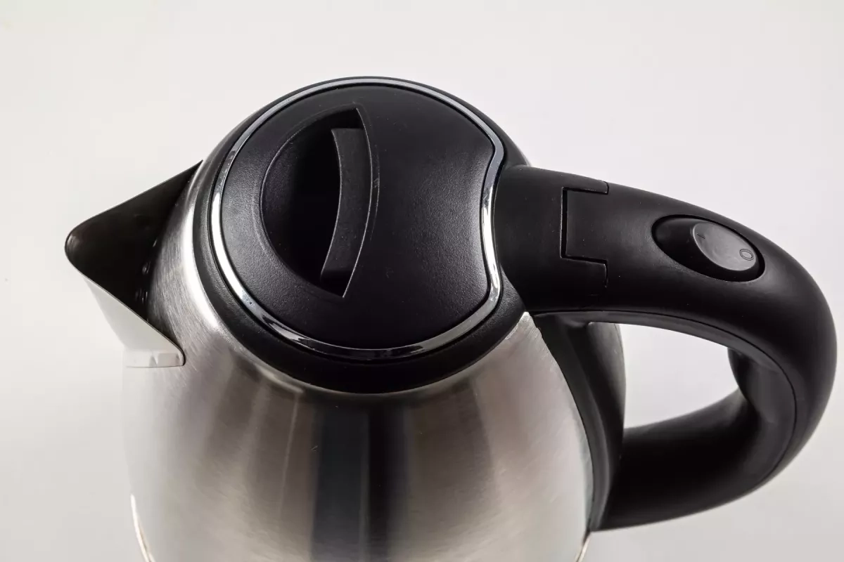 Chaleira Eletrica Utiliza 1,8L KZ18I Inox